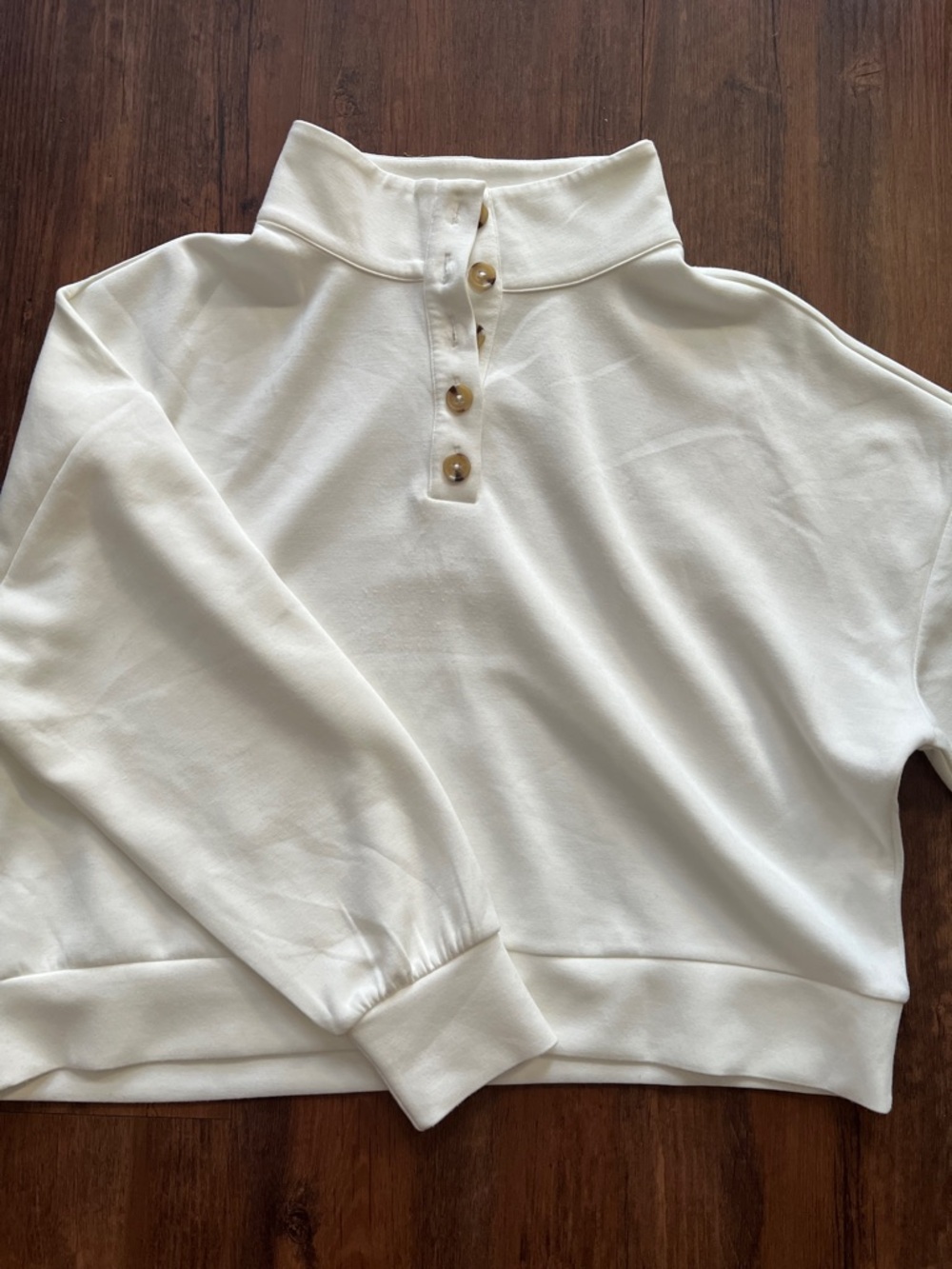 Scoop Women’s Neutral Button-Front Crop Top Pullover